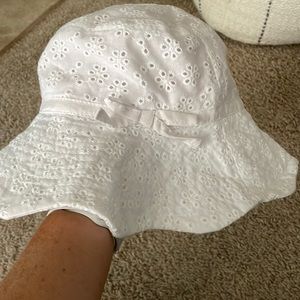 Baby gap sun hat.  Size S/M.  Never worn
